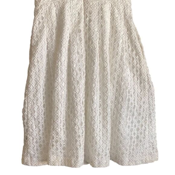 White House Black Market White Crocheted Eyelet Overlay Dress. Size 0. - Picture 6 of 9